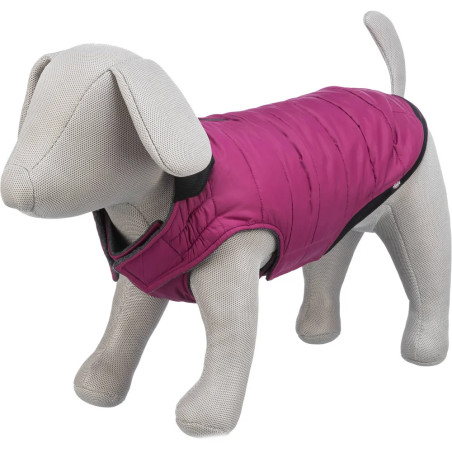 Abrigo Trixie Arlay cereza para perro talla M 45 cm, mostrado sobre maniquí canino