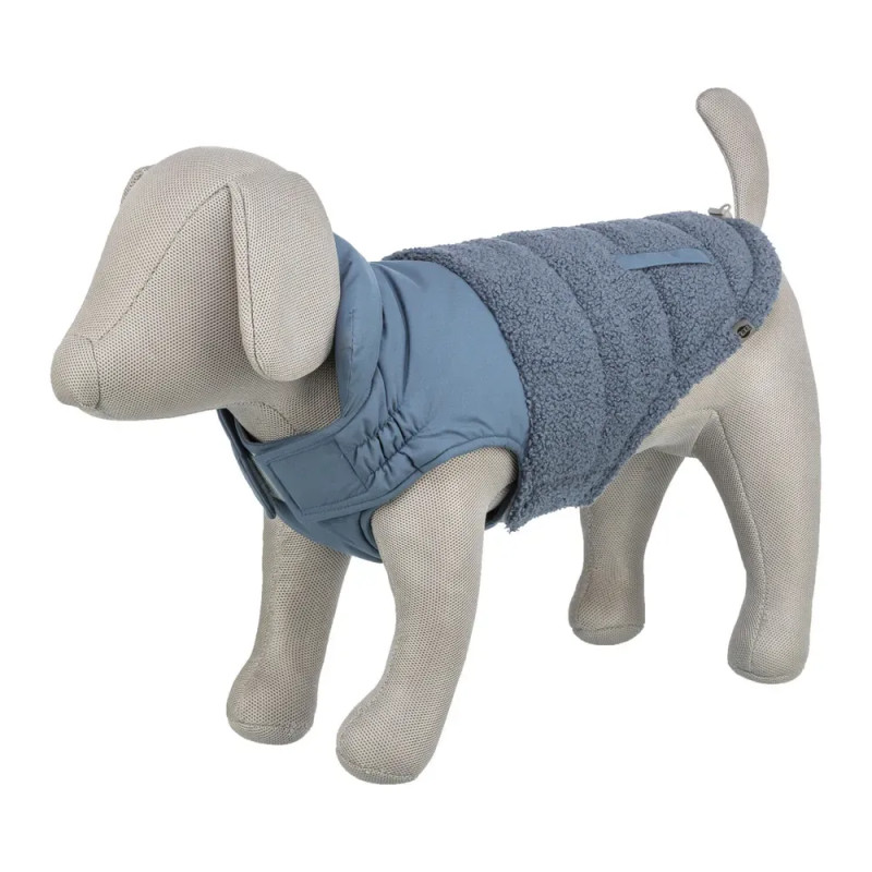 Abrigo Trixie modelo Ajou en color azul, mostrado sobre maniquí de perro, ideal para frío y paseos en invierno